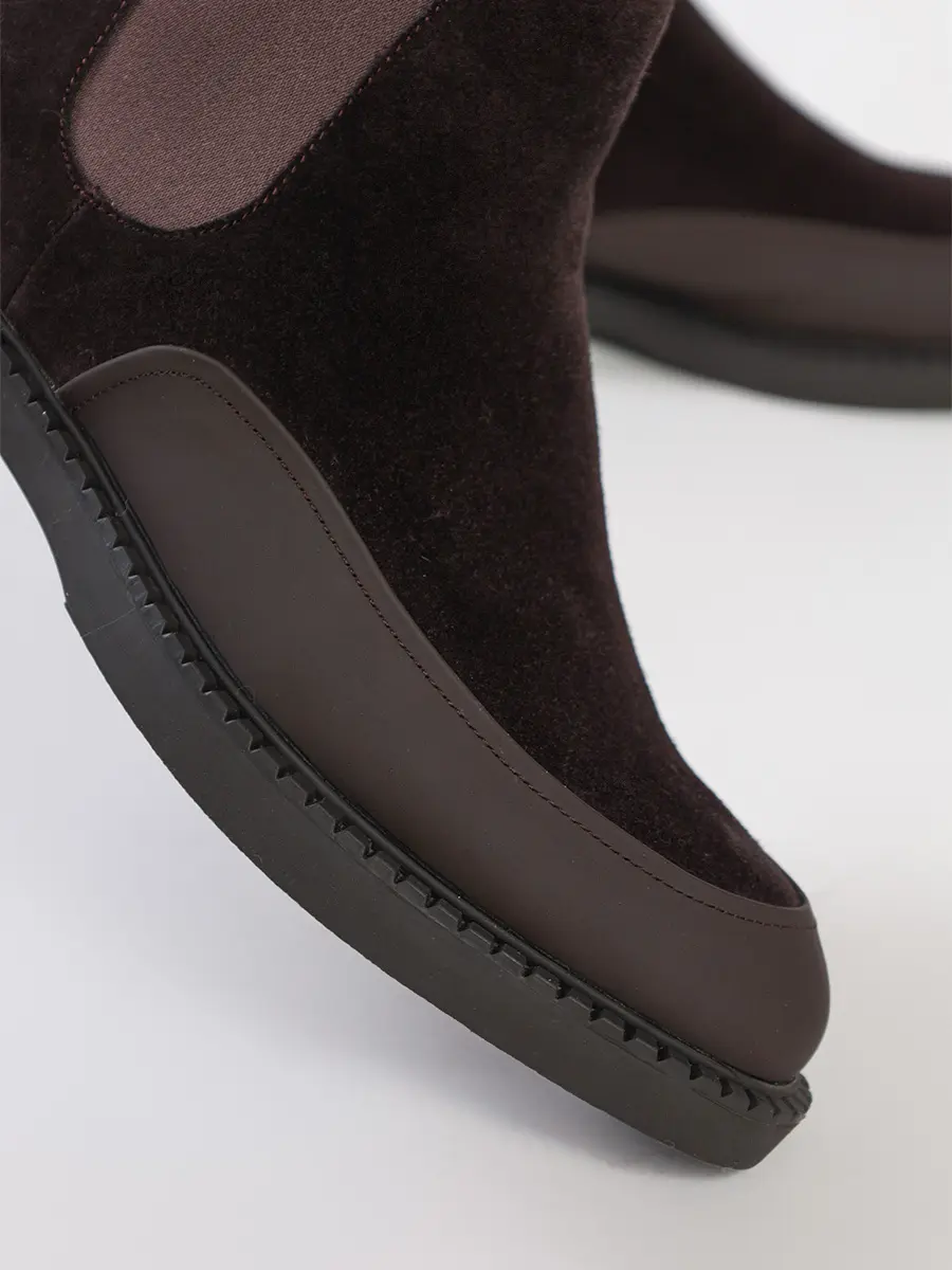 Ботинки-челси коричневого цвета на низком каблуке